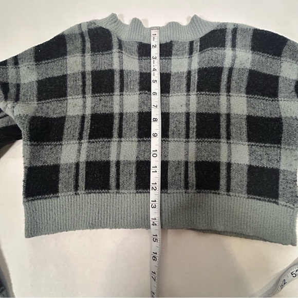 Arizona Jean Company Cropped Plaid Sweater - Picture 8 of 9